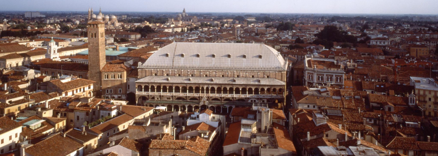 Gli antichi mestieri, dai laboratori artigiani agli affreschi di Palazzo della Ragione Gli antichi mestieri, dai laboratori artigiani agli affreschi di Palazzo della Ragione
